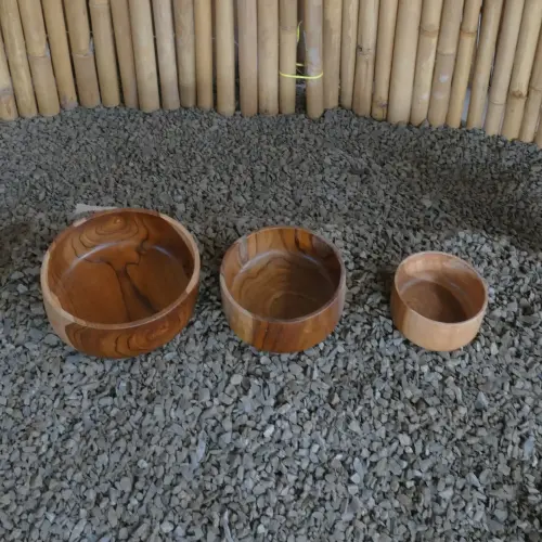 Product image of the product “Salad bowls round, flat from teak root wood, Set of 3. Sizes: L: 31x31x10cm H. M:28x28x9cm H. S: 23x23x8cm H. ”